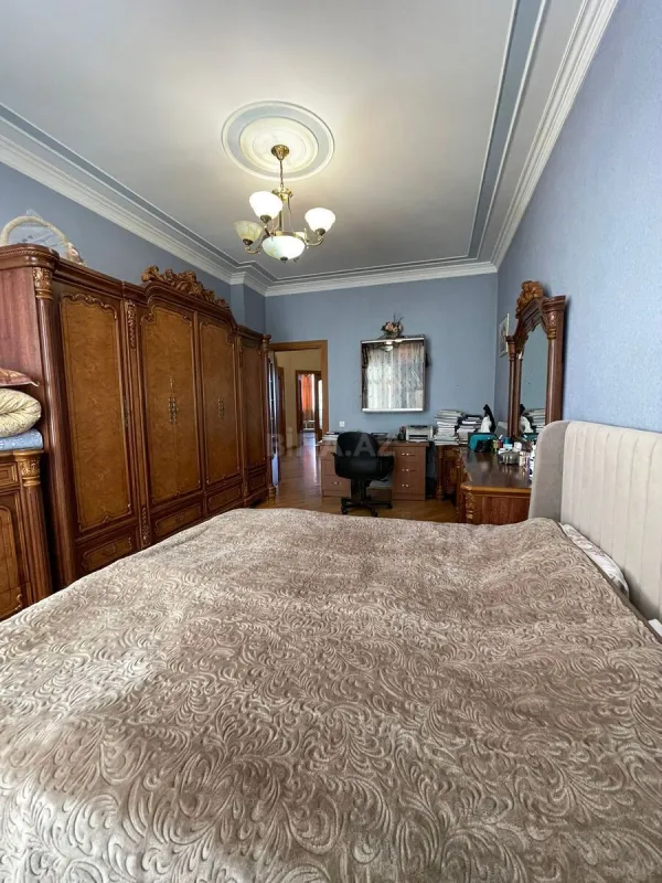 Satılır 3 otaqlı mənzil 147 m²