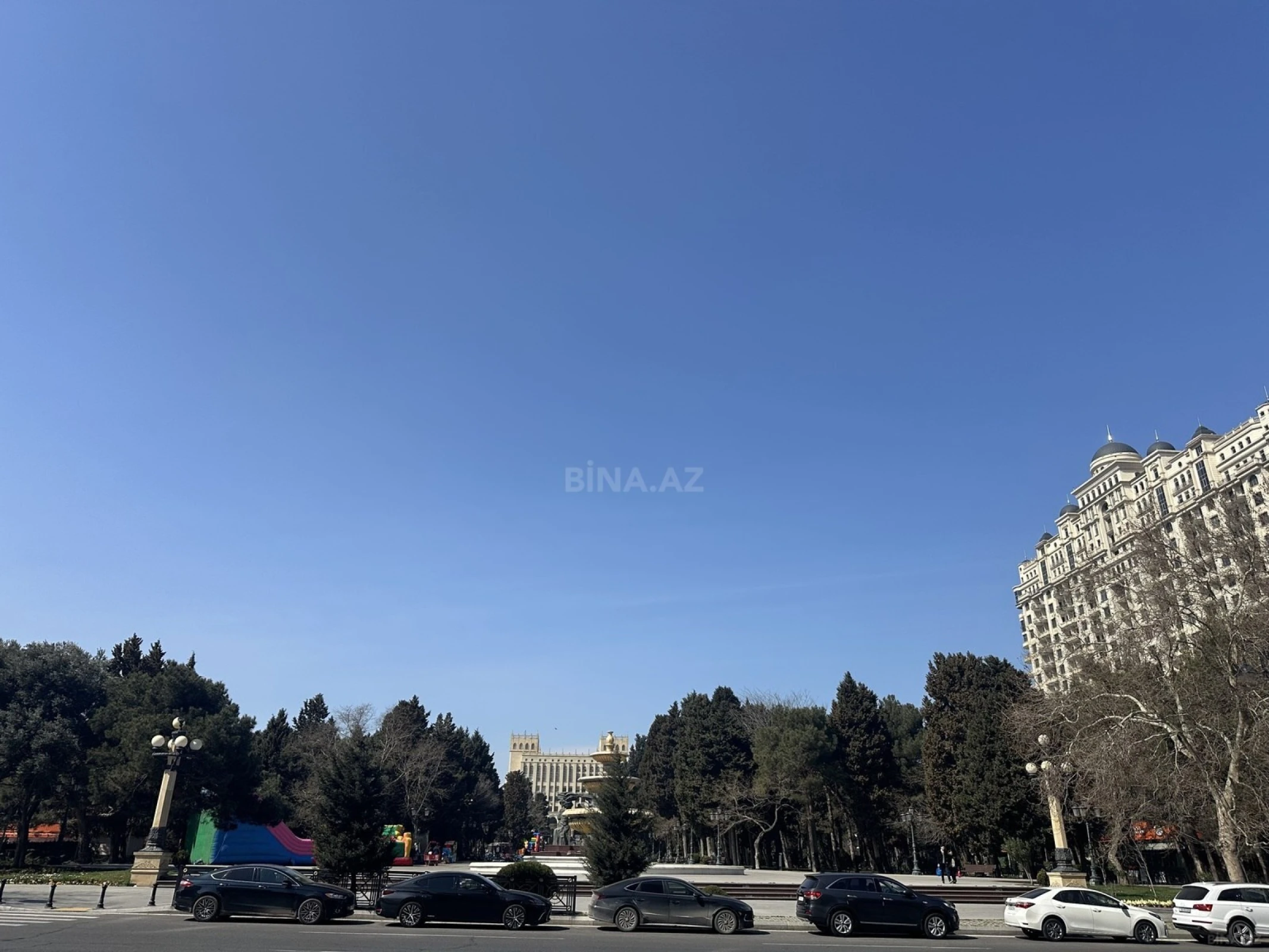 Satılır 3 otaqlı mənzil 147 m²