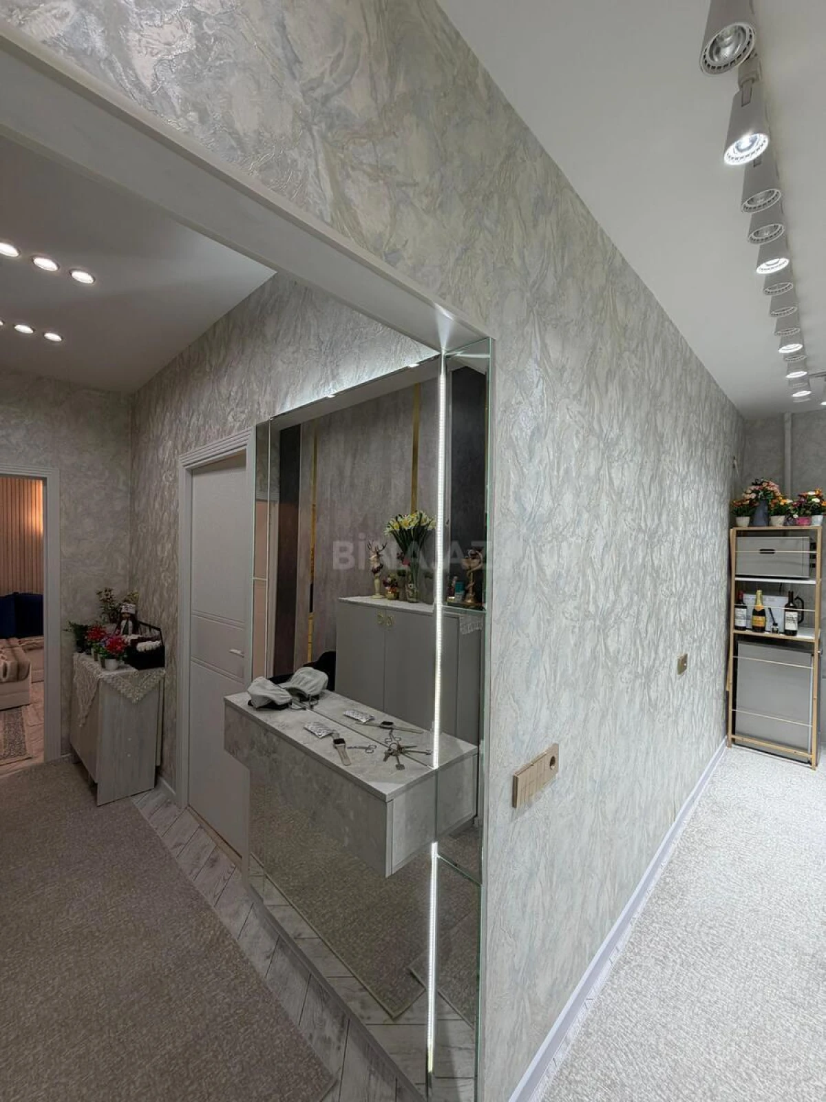 Satılır 2 otaqlı mənzil 65 m²