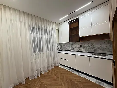 Satılır 2 otaqlı mənzil 81 m²