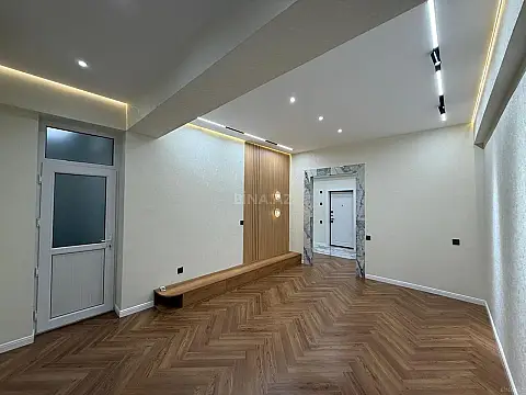 Satılır 2 otaqlı mənzil 81 m²