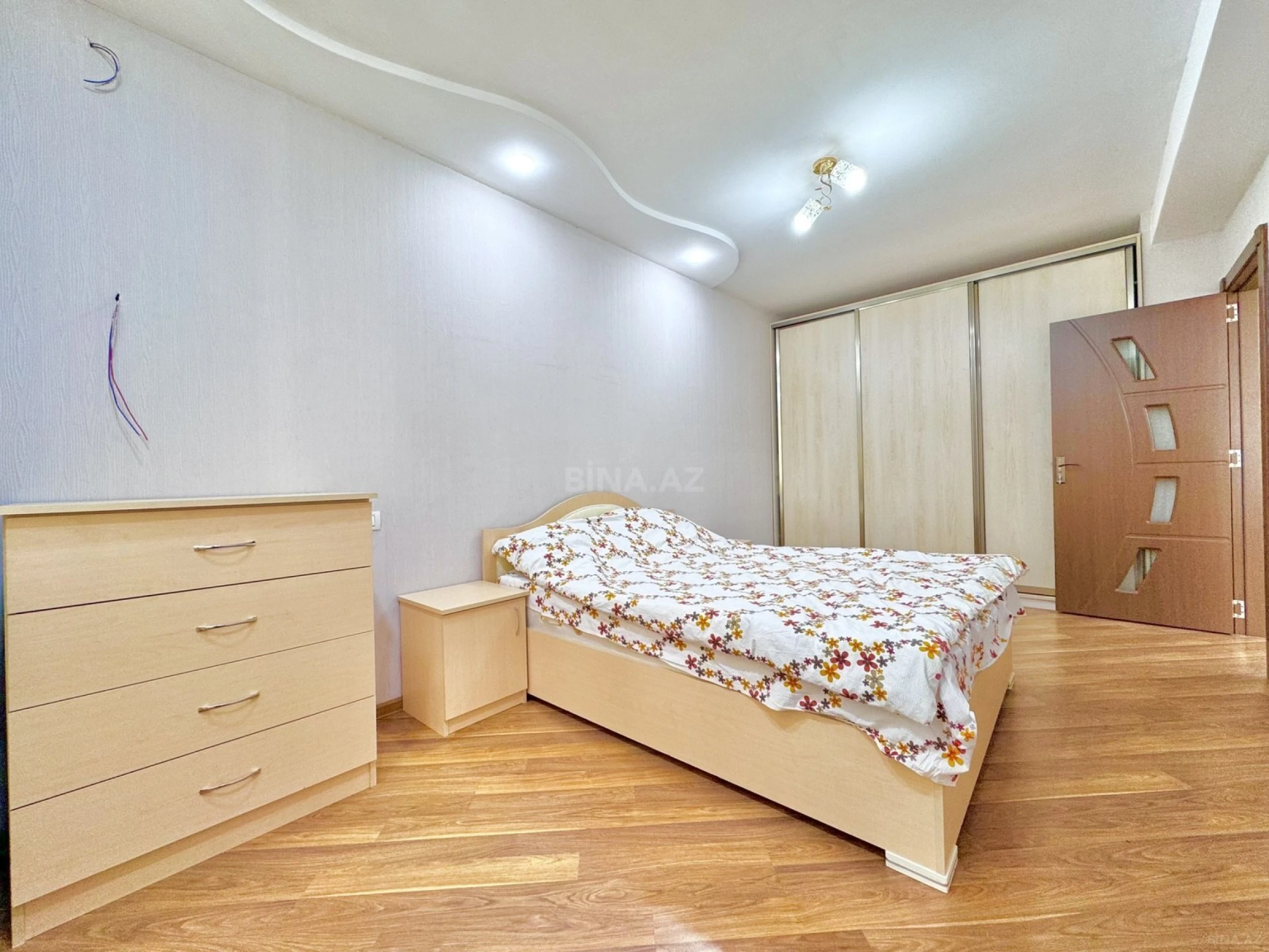 Satılır 2 otaqlı mənzil 71 m²