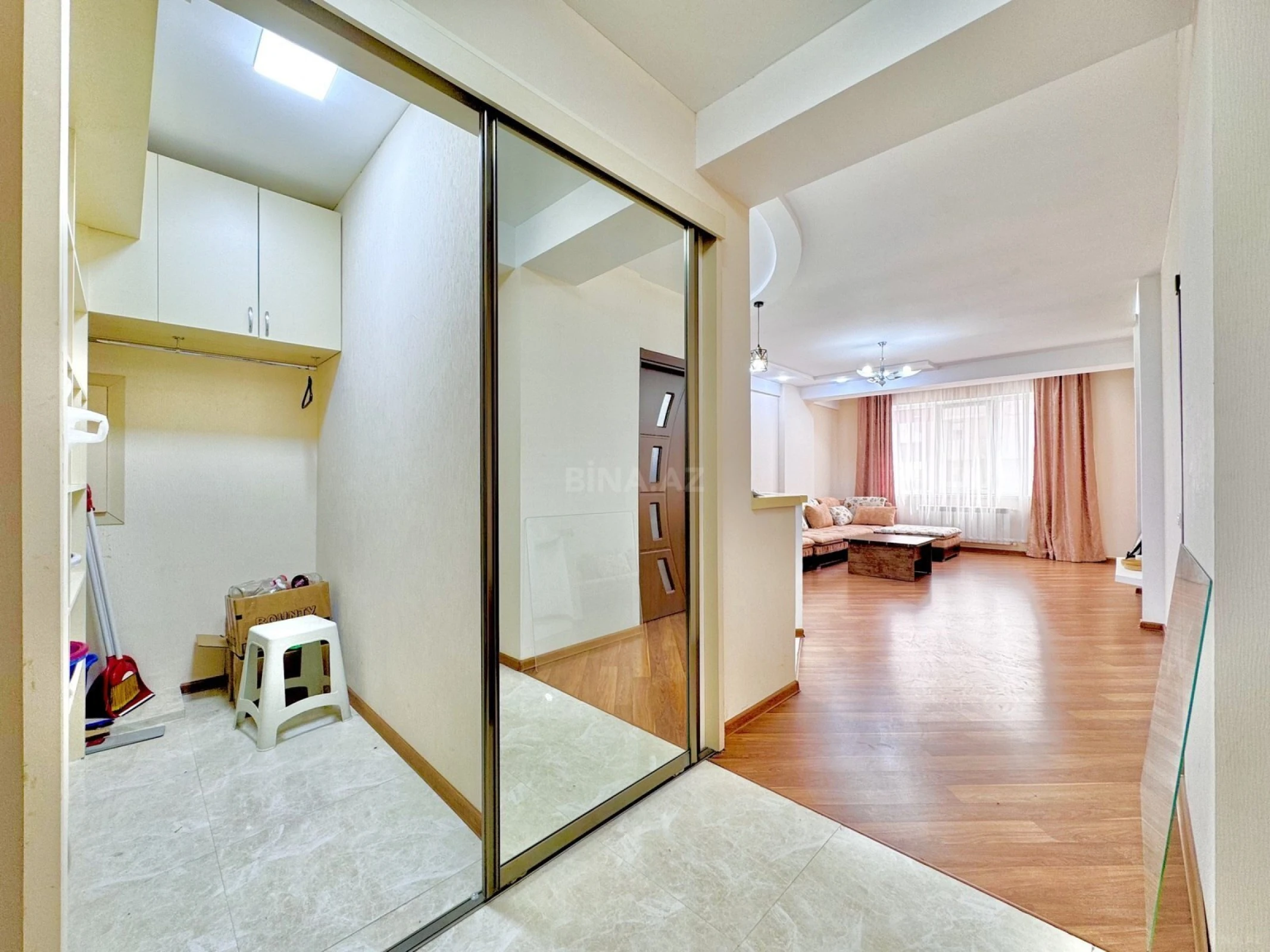 Satılır 2 otaqlı mənzil 71 m²