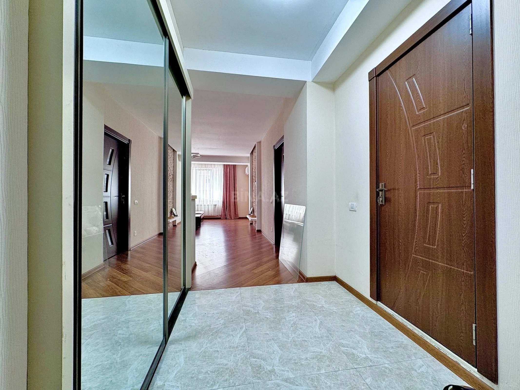 Satılır 2 otaqlı mənzil 71 m²