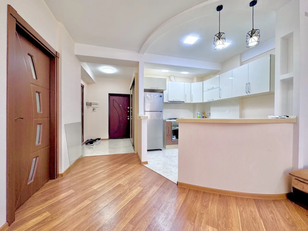 Satılır 2 otaqlı mənzil 71 m²