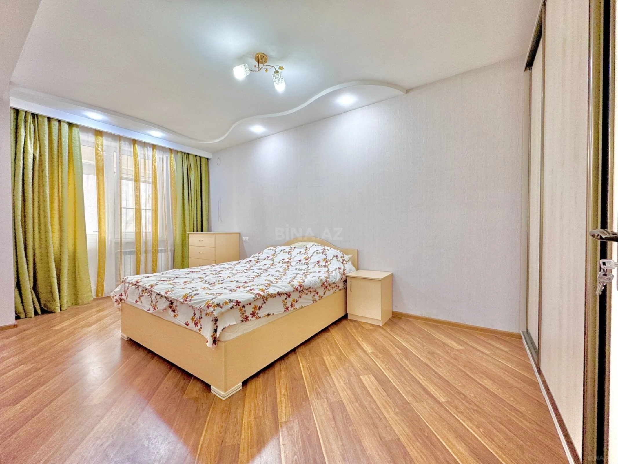 Satılır 2 otaqlı mənzil 71 m²