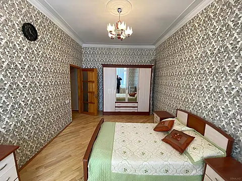 Kirayə verilir 2 otaqlı mənzil 85 m²
