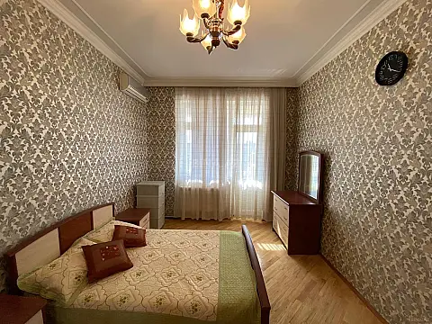 Kirayə verilir 2 otaqlı mənzil 85 m²