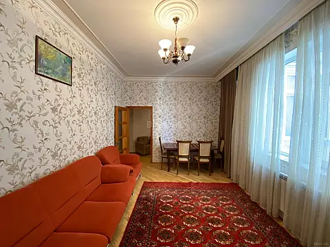 Kirayə verilir 2 otaqlı mənzil 85 m²