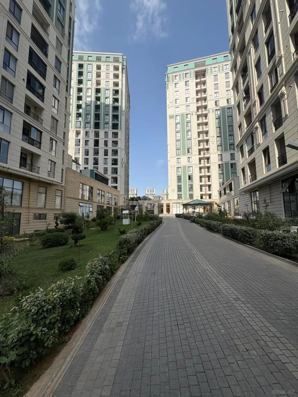 Satılır 4 otaqlı mənzil 219.6 m²