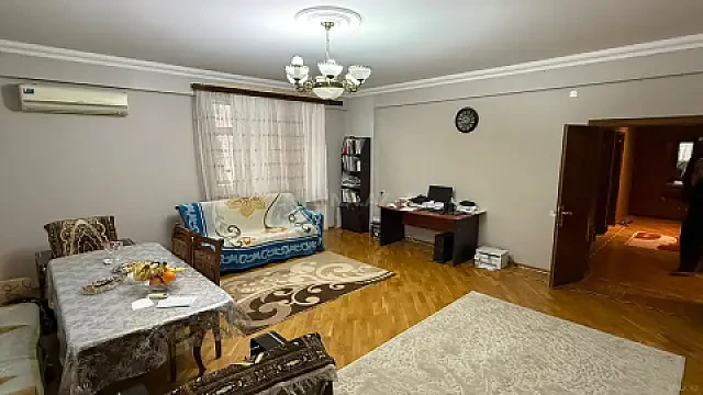 Satılır 3 otaqlı mənzil 130 m² — Bakı 3 otaq 130.00 m²