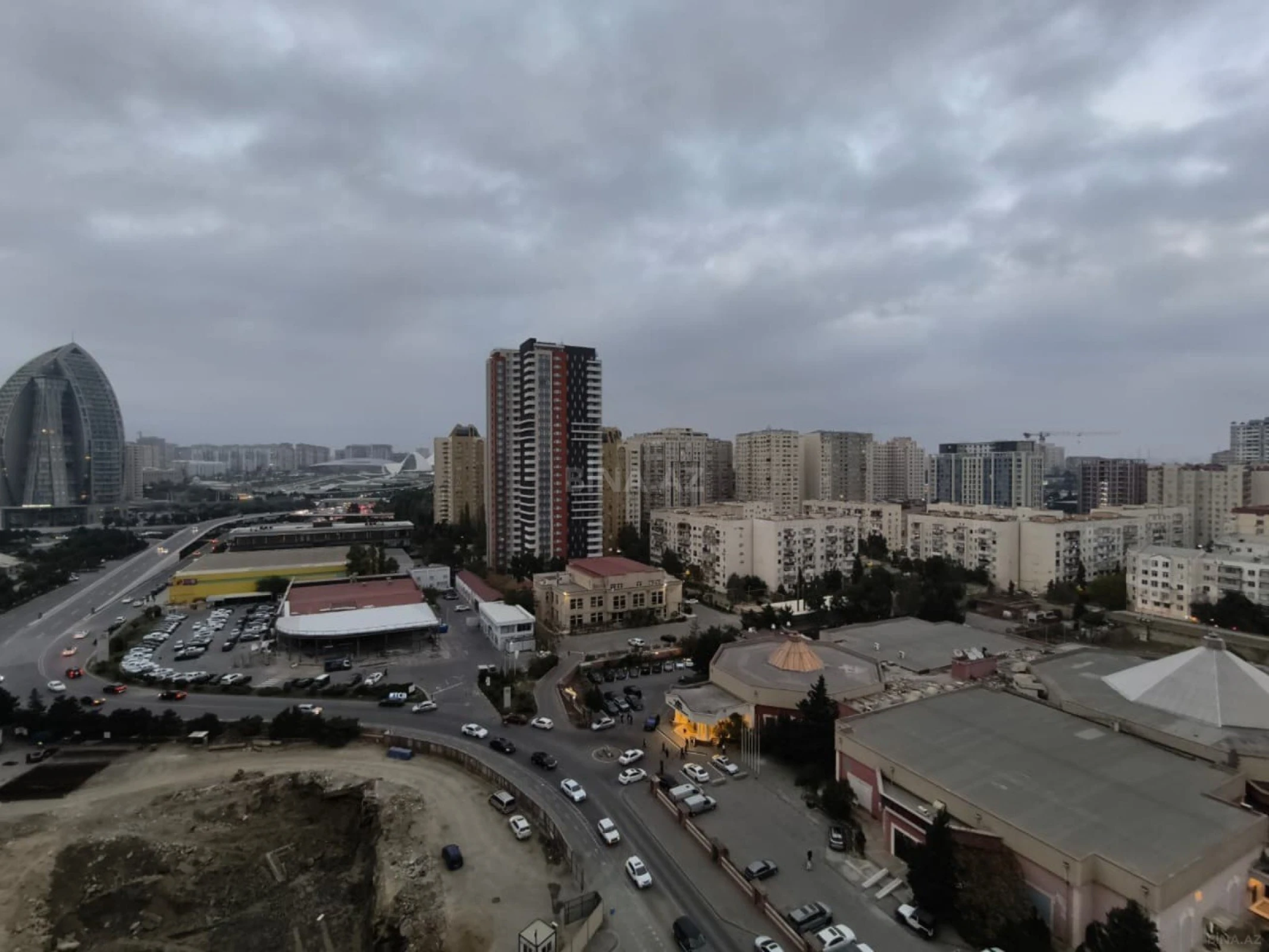 Satılır 3 otaqlı mənzil 158 m²