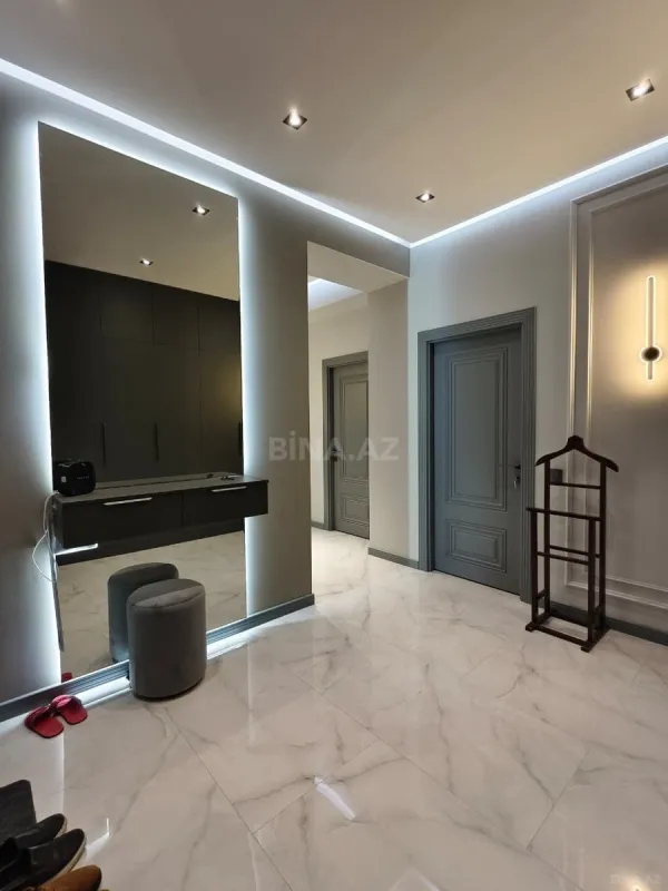 Satılır 3 otaqlı mənzil 158 m²