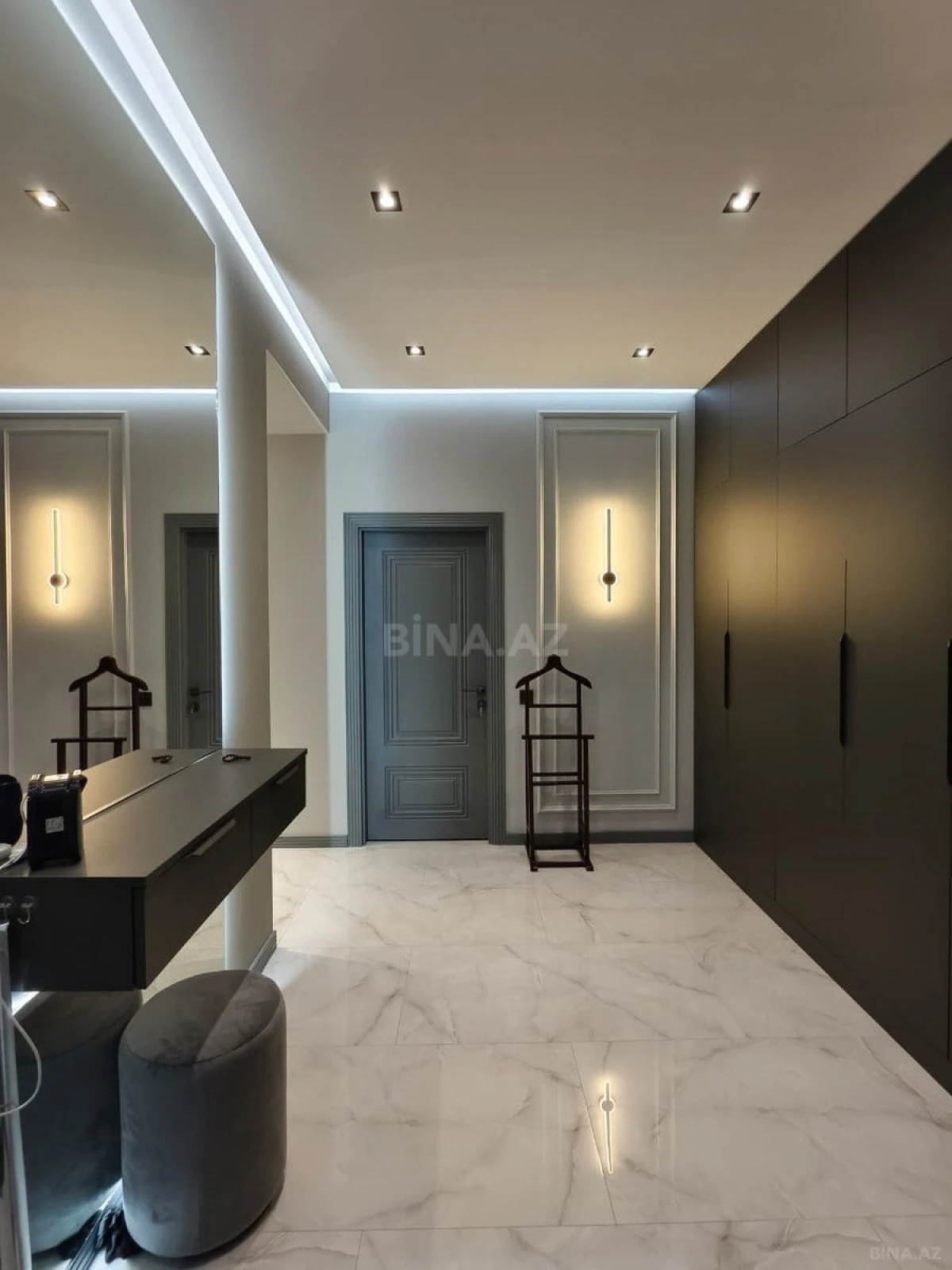 Satılır 3 otaqlı mənzil 158 m²