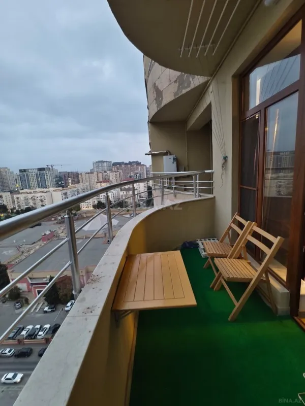 Satılır 3 otaqlı mənzil 158 m²