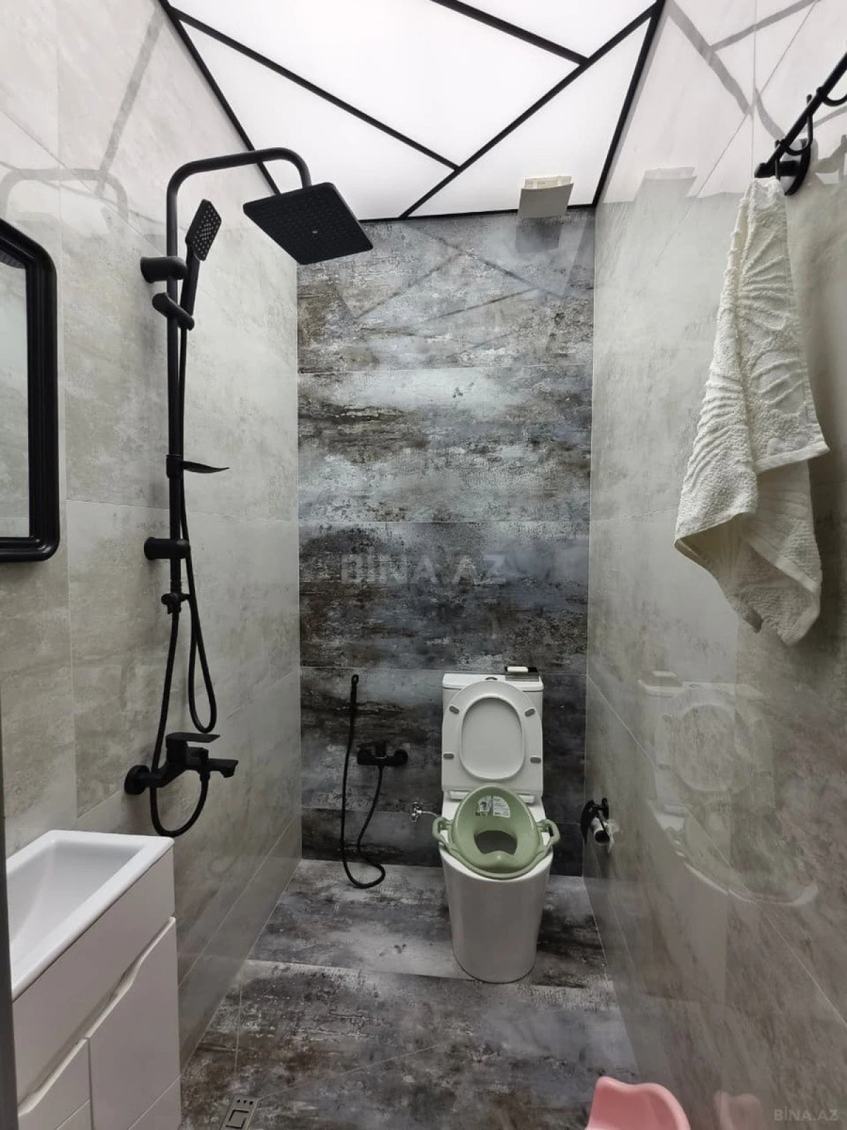 Satılır 3 otaqlı mənzil 158 m²