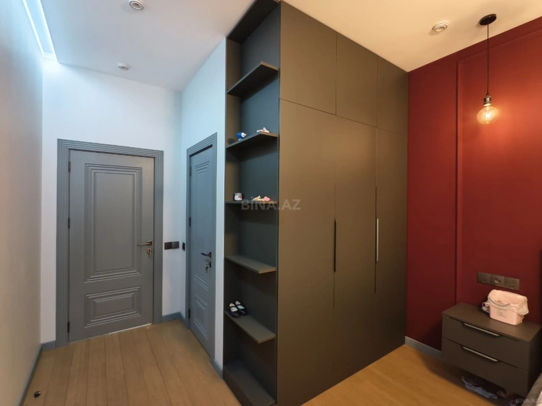 Satılır 3 otaqlı mənzil 158 m²