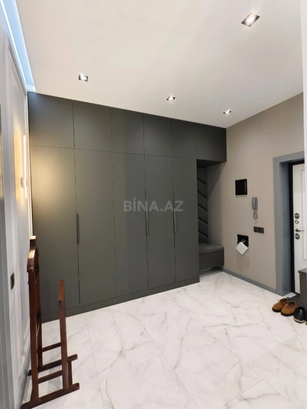Satılır 3 otaqlı mənzil 158 m²