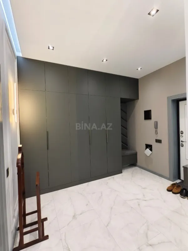 Satılır 3 otaqlı mənzil 158 m²