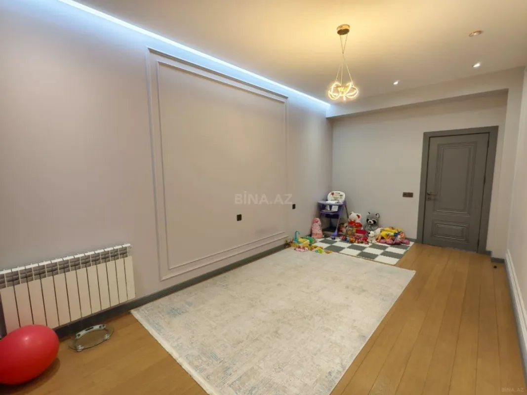 Satılır 3 otaqlı mənzil 158 m²