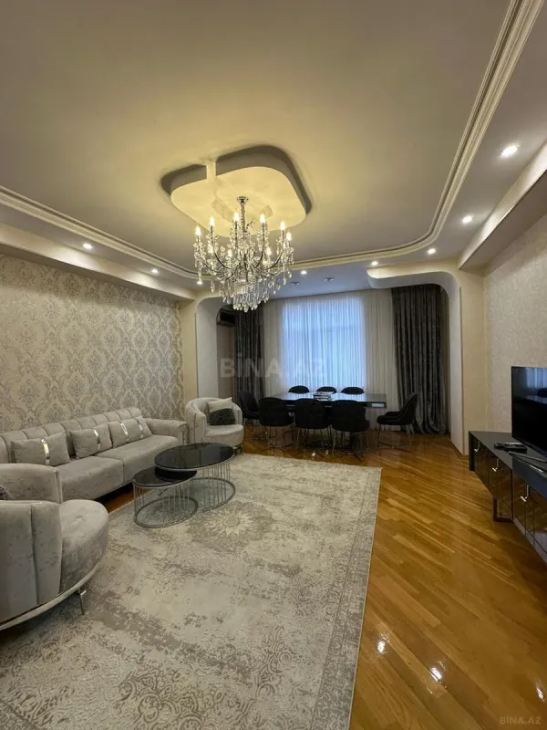 Satılır 4 otaqlı mənzil 172 m²