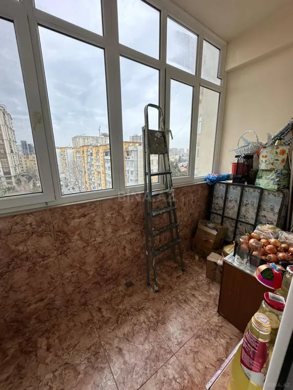 Satılır 4 otaqlı mənzil 172 m²