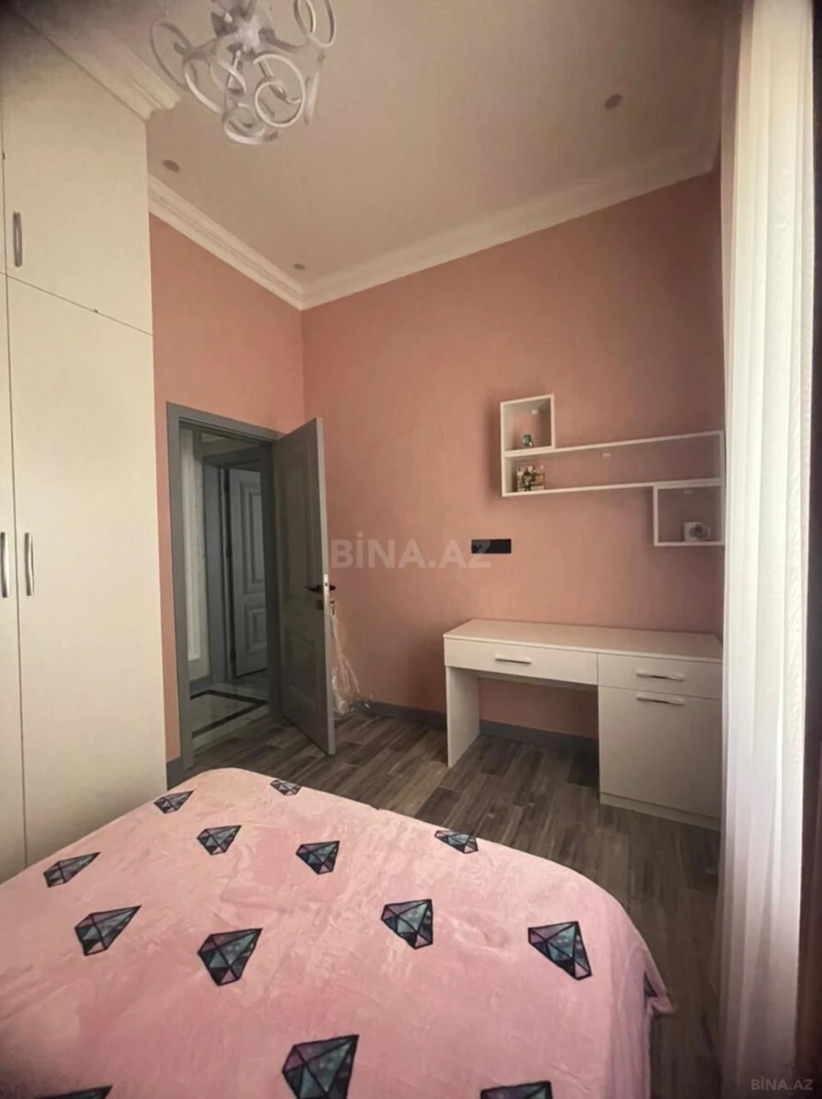 Satılır 4 otaqlı həyət evi 200 m²