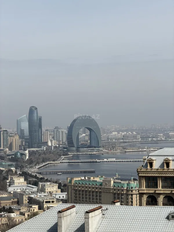 Satılır 4 otaqlı mənzil 214 m²