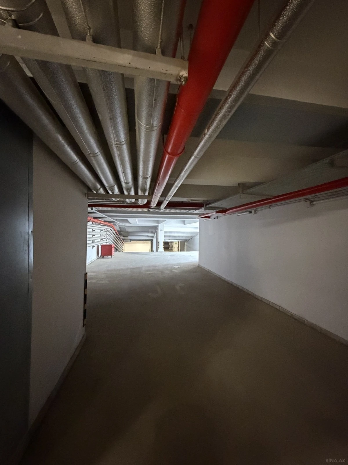 Satılır 4 otaqlı mənzil 214 m²