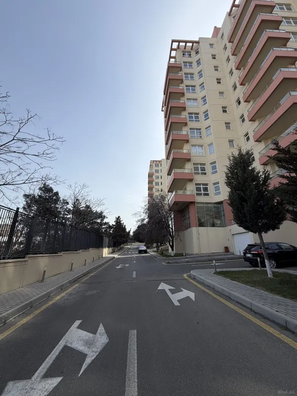 Satılır 4 otaqlı mənzil 214 m²