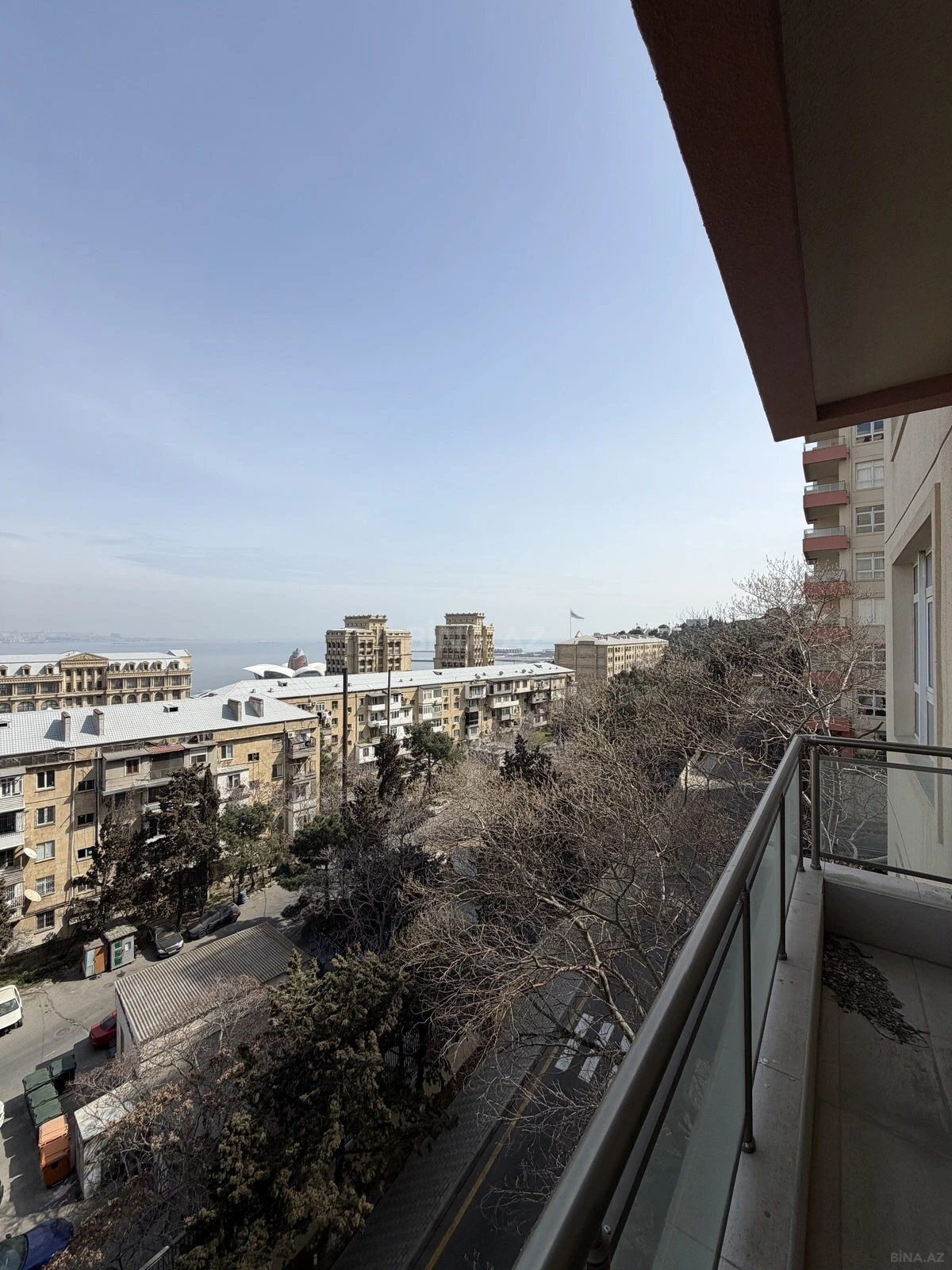 Satılır 4 otaqlı mənzil 214 m²