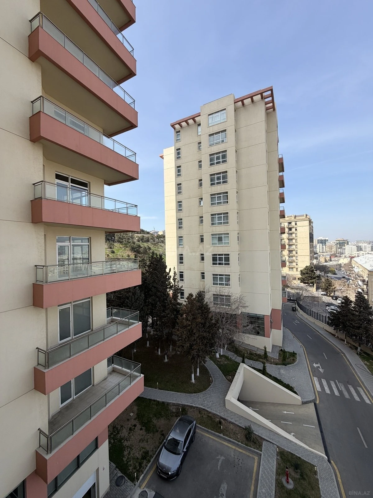 Satılır 4 otaqlı mənzil 214 m²