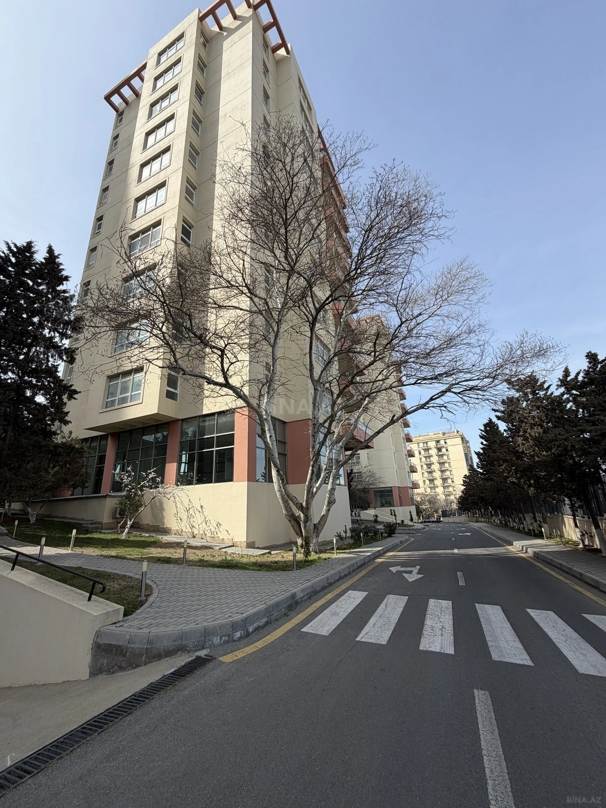 Satılır 4 otaqlı mənzil 214 m²