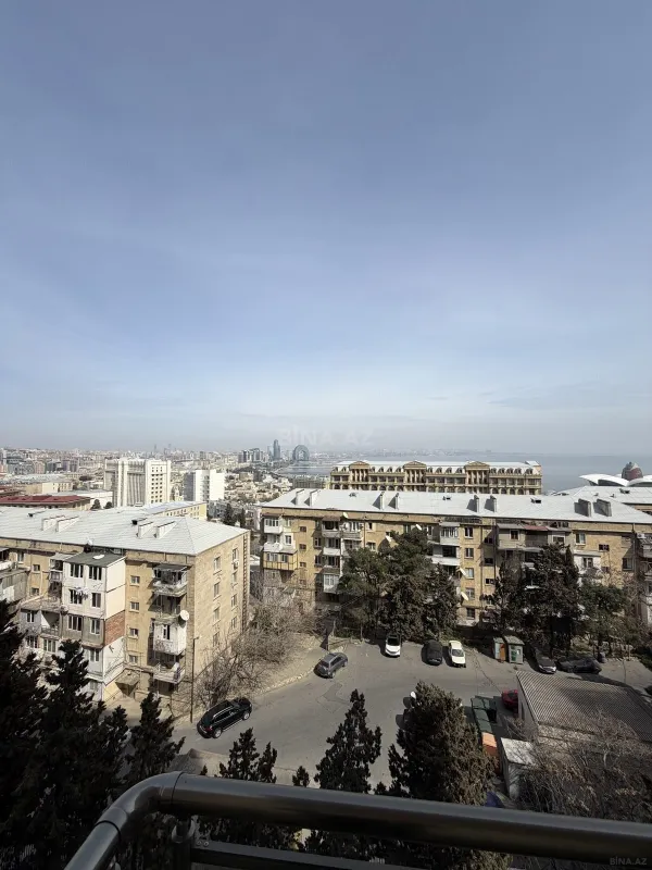Satılır 4 otaqlı mənzil 214 m²