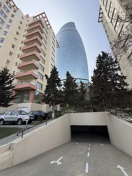 Satılır 4 otaqlı mənzil 214 m²