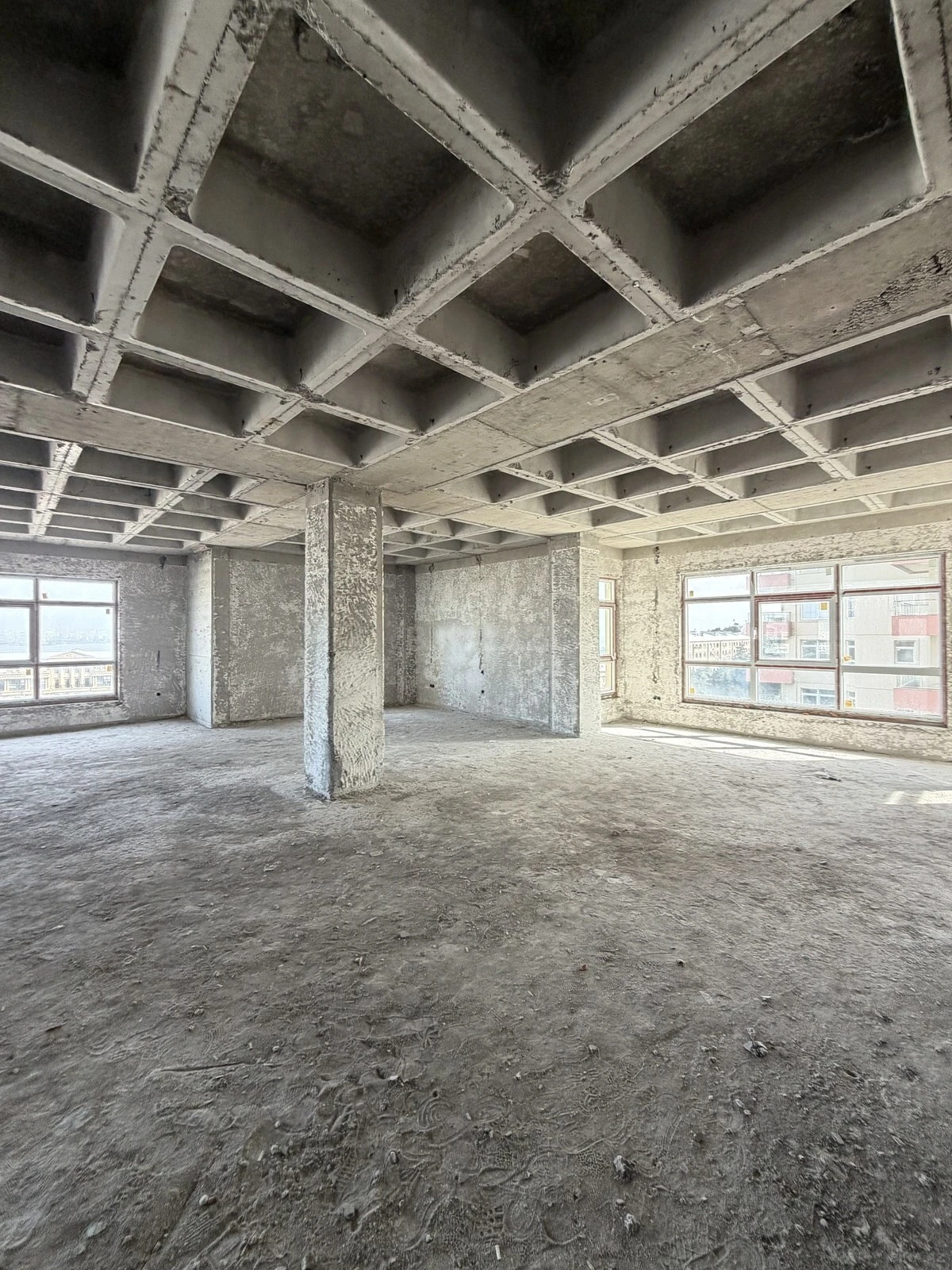 Satılır 4 otaqlı mənzil 214 m²