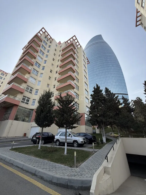 Satılır 4 otaqlı mənzil 214 m²