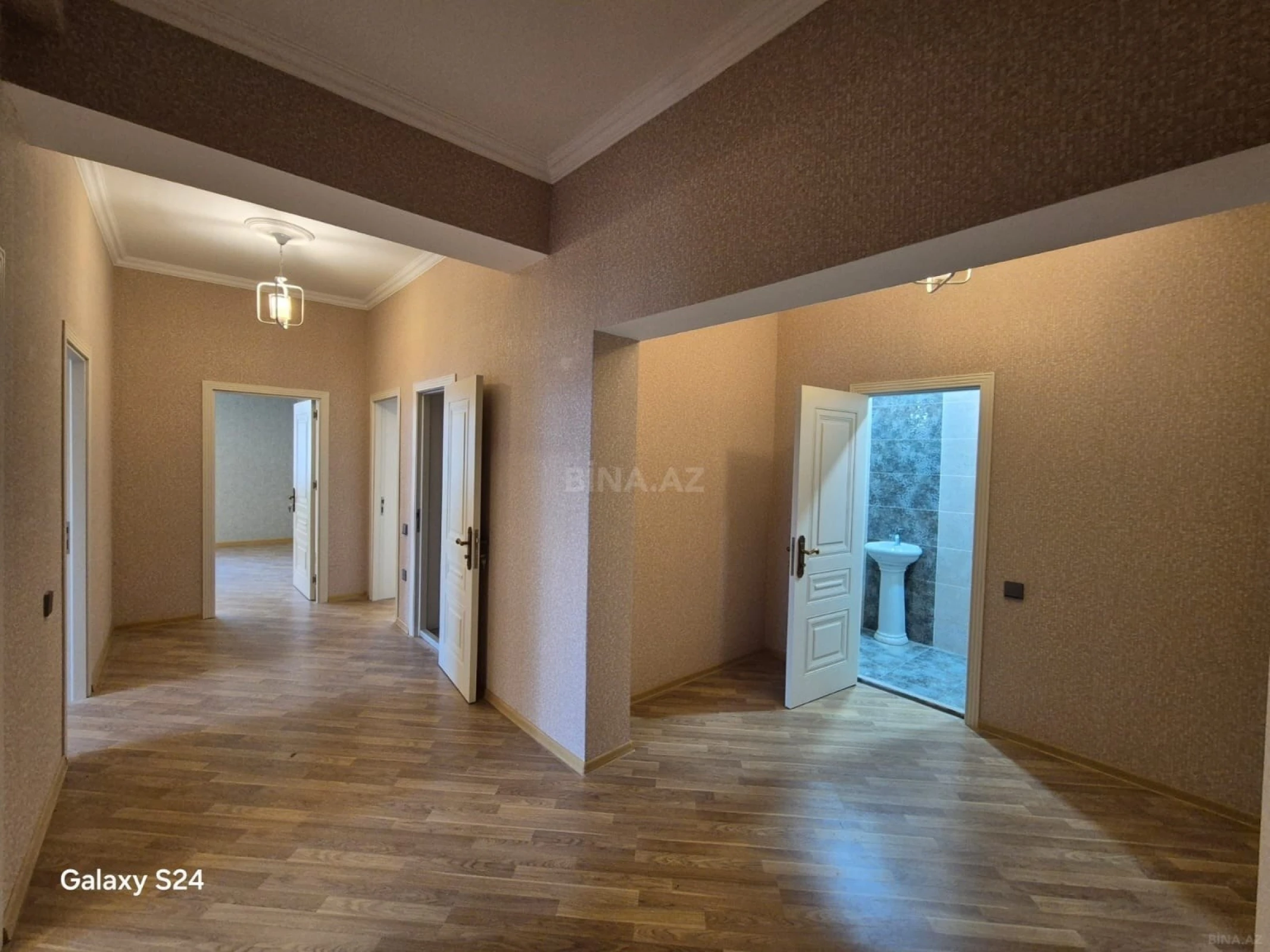 Satılır 3 otaqlı mənzil 115 m²