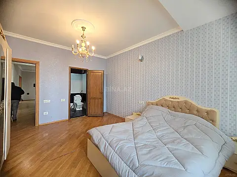 Kirayə verilir 4 otaqlı mənzil 140 m²