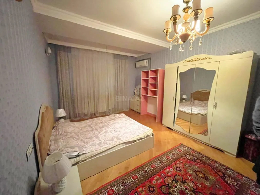 Kirayə verilir 4 otaqlı mənzil 140 m²