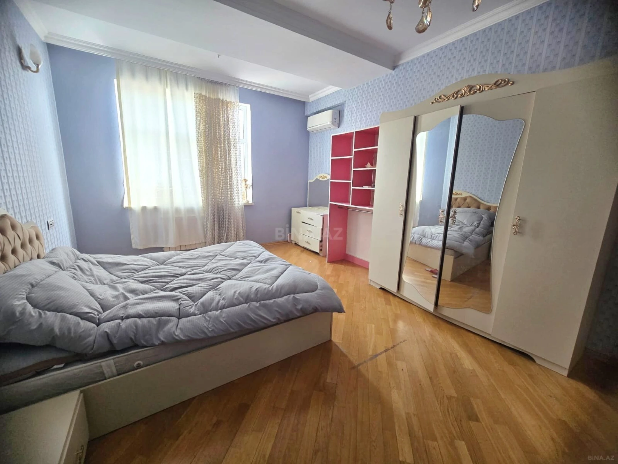 Kirayə verilir 4 otaqlı mənzil 140 m²