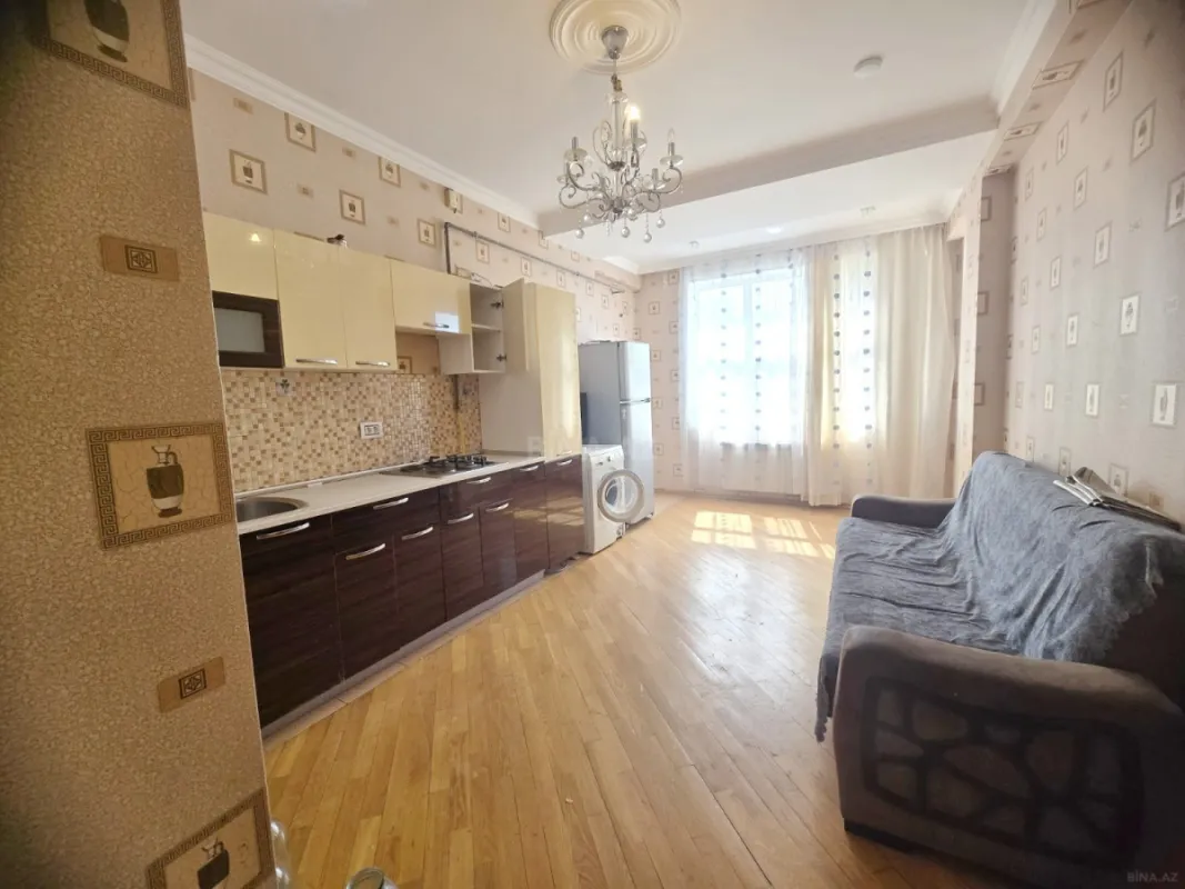 Kirayə verilir 4 otaqlı mənzil 140 m²