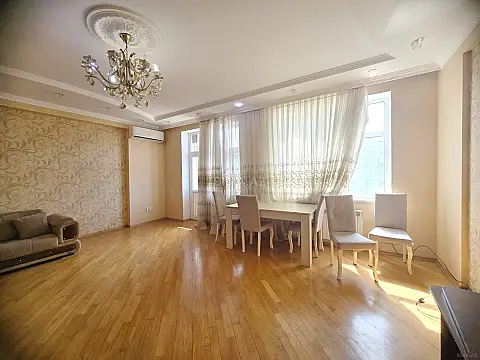 Kirayə verilir 4 otaqlı mənzil 140 m² — Bakı, Memar Əcəmi yanı 4 otaq 140.00 m²