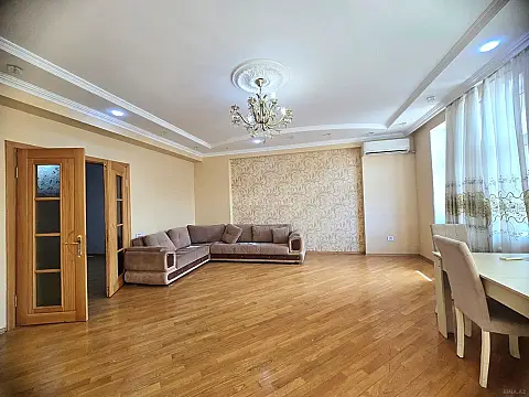 Kirayə verilir 4 otaqlı mənzil 140 m²