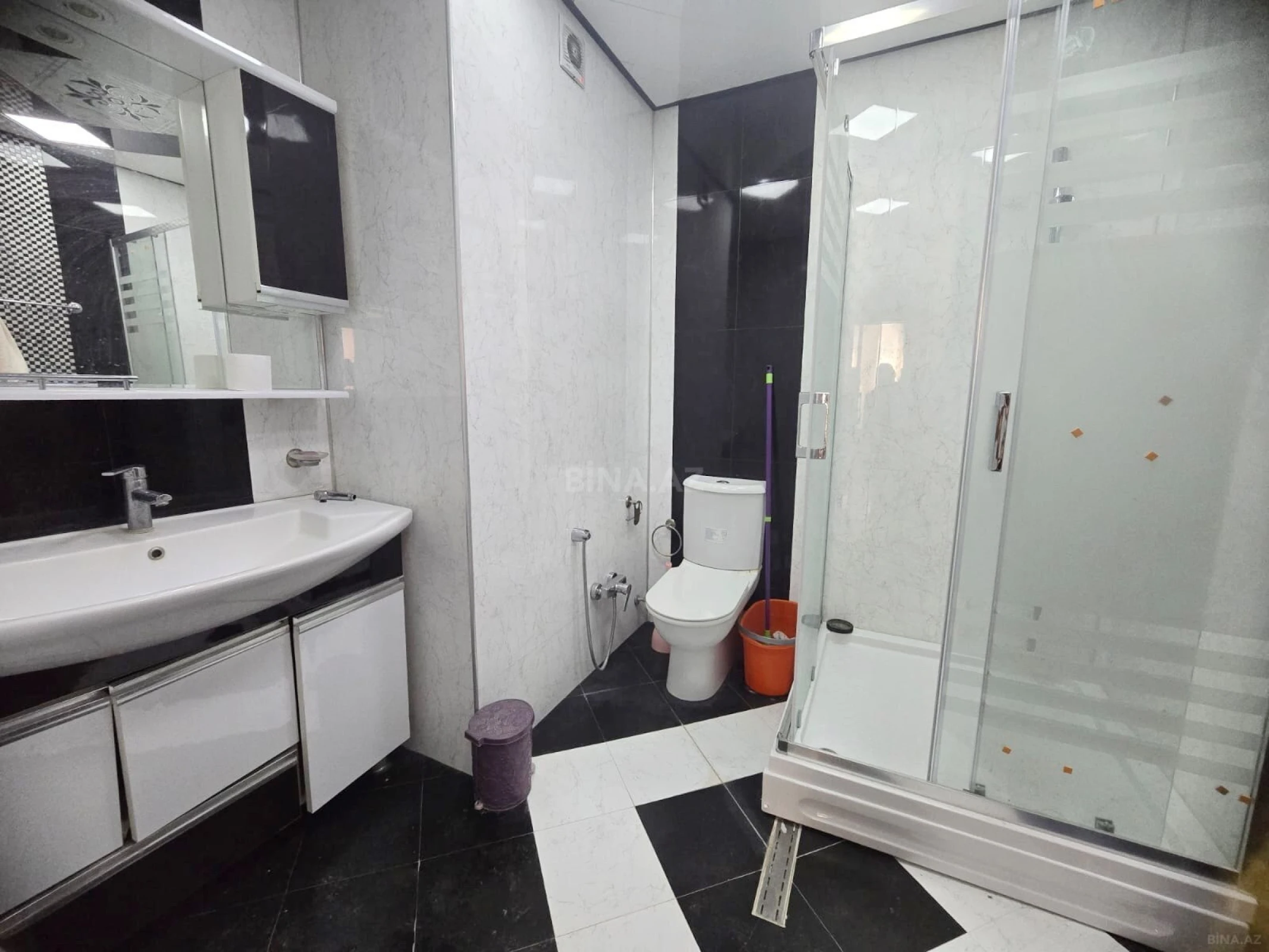 Kirayə verilir 4 otaqlı mənzil 140 m²