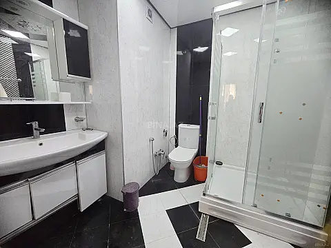 Kirayə verilir 4 otaqlı mənzil 140 m²