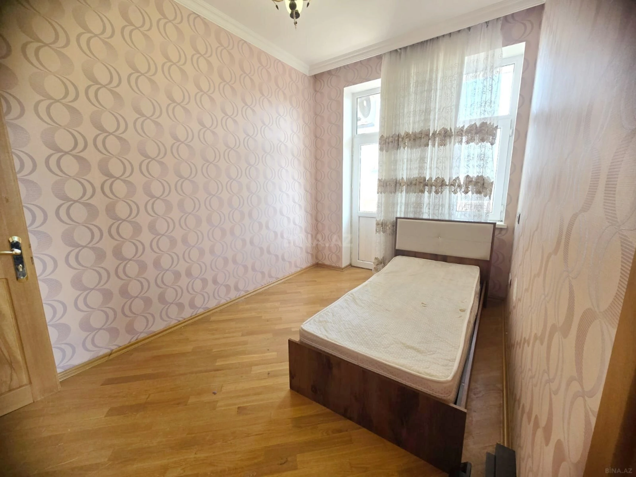 Kirayə verilir 4 otaqlı mənzil 140 m²