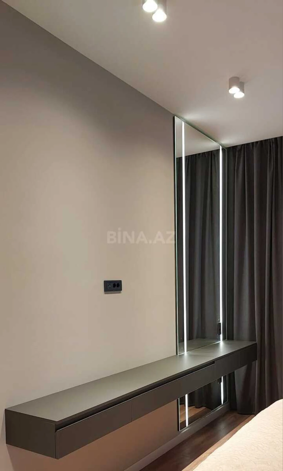 Satılır 3 otaqlı mənzil 130 m²