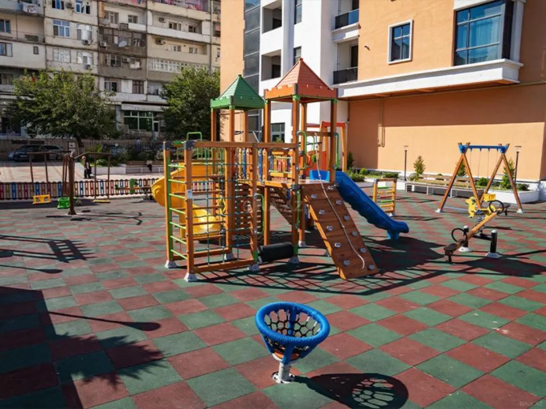 Satılır 3 otaqlı mənzil 130 m²
