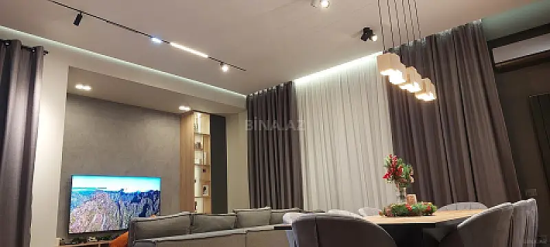 Satılır 3 otaqlı mənzil 130 m²
